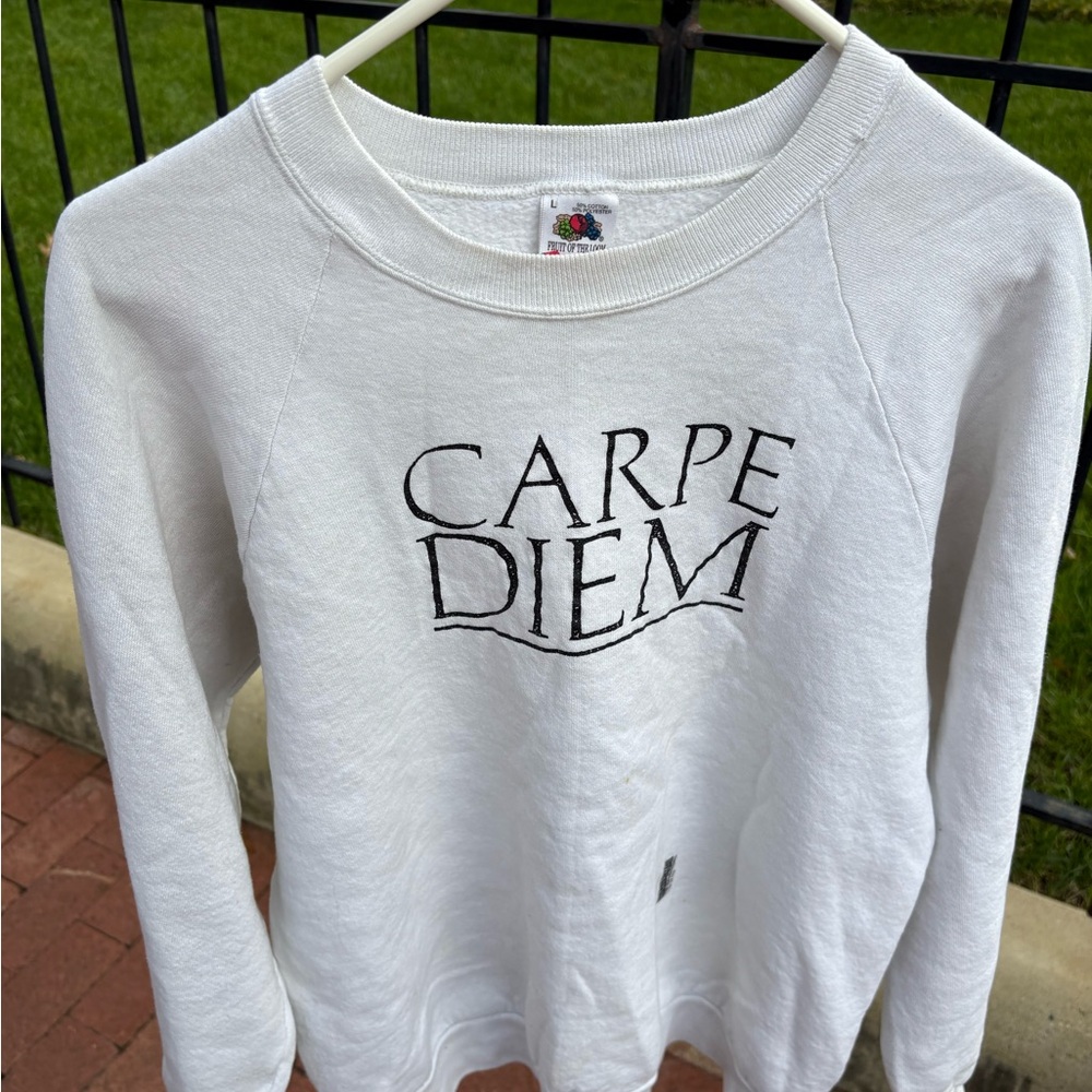 Y2K Vintage White 'Carpe Diem' Sweatshirt